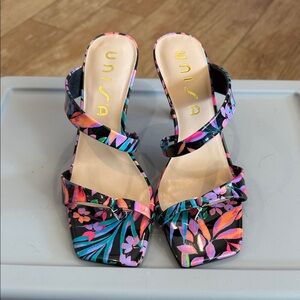 Brand New Unisa Women's Black Multicolor Floral Sandals size 7 1/2 w/3 inch heel